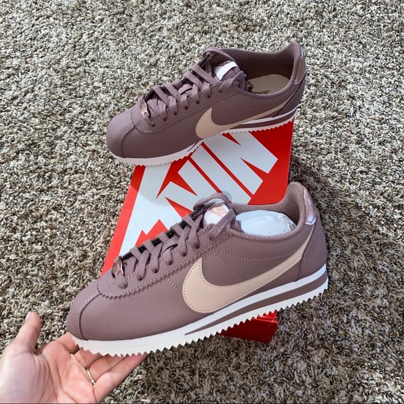 New Size 10 Nike Classic Cortez Sneakers - Picture 4 of 6